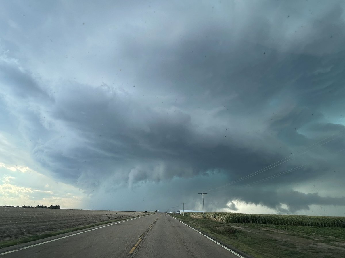 sdantwx's tweet photo. Tornado warned storm over Wray. RFD wrapping over meso. Might be visible from the north to those stuck in the core @NWSGoodland https://t.co/YS1cBYxlKg