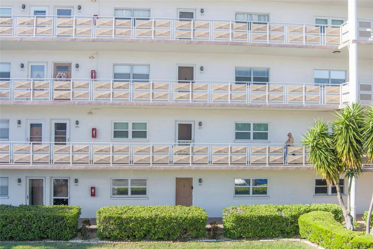 vlegrow1's tweet photo. 5603 80TH ST N #207, St Petersburg, FL 33709 just hit the market!
Take a look at this awesome space: https://t.co/spllTuInIi https://t.co/JeAANwzptR