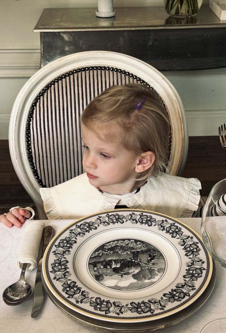 Hoje é o dia da minha menininha que me tornou mãe, amor da minha vida, minha primeira filha. Você nasceu e eu renasci, você me trouxe a luz que eu achei que jamais veria, e um amor transformador. Através de você, pude ser a melhor versão de mim, uma que de fato merece amor.