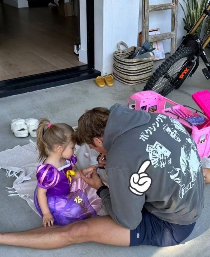 Que dia dos pais mais especial esse, não? Caiu justo no aniversário da nossa bruxinha que te tornou pai, e que honra foi ver essa transformação, ser a mãe das suas filhas é a maior felicidade da minha vida! Feliz dia dos pais, amor! Obrigada, por ser tão bom para as nossas filhas