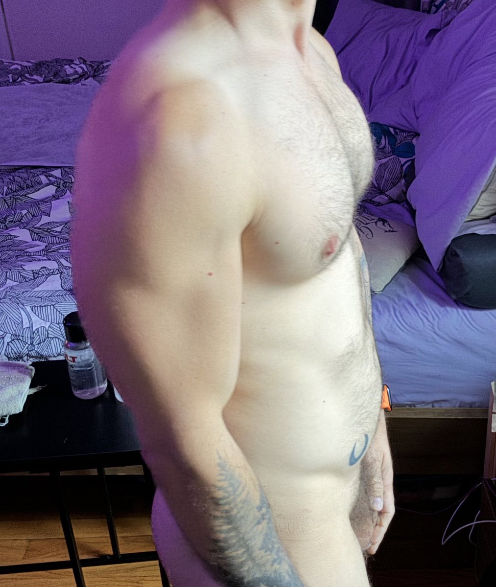 lilMuscleNugget's tweet photo. Wow! Them tiddies be sitting. Getting ready for my birthday tomorrow 😋 https://t.co/uhHUEiFhEV