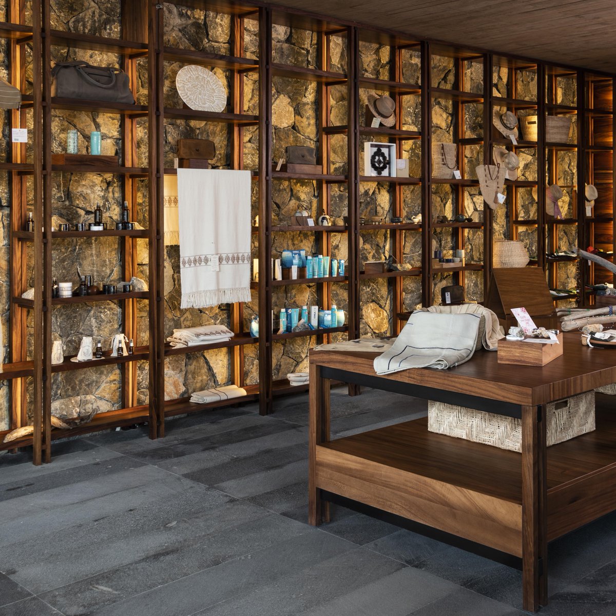 FSTamarindo's tweet image. From Copal scented oil to local artisan jewelry, take a memorable piece of Tamarindo home with you when you visit our Spa!​

​#FSTamarindo #ExperienceFS​ #FSWellness