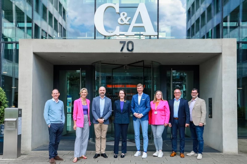 FrigoExpress.Es ║ Rhenus Warehousing Solutions incorpora a C&amp;A como cliente de su sede #Logística en Hückelhoven (Alemania): Cuenta con 120.000 m2 de espacio de almacenamiento interior y está situado en una ubicación estratégica con importantes… logisticaprofesional.com/texto-diario/m…