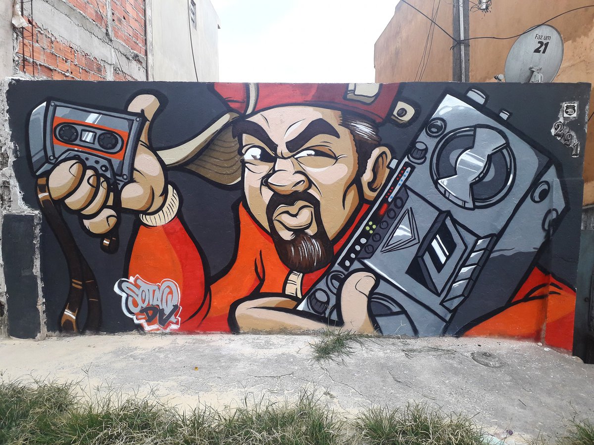 sotaq's tweet photo. "I can't live without my radio"📷📷📷
 
 #arte #character #hiphop #oldschool https://t.co/OmIdZDlrhD