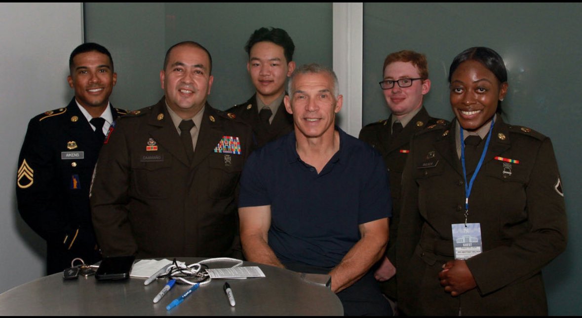 MintPros's tweet image. This picture tells how great our Mint Pros Yankees Legend Game was. 

300 happy fans got to meet Joe Girardi, John Flaherty, Luis Sojo, Jim Leyritz, Brian, Bohringer, Roy White and Tanyon Sturtze. Having several US Army service members join us helped make it great. 🇺🇸