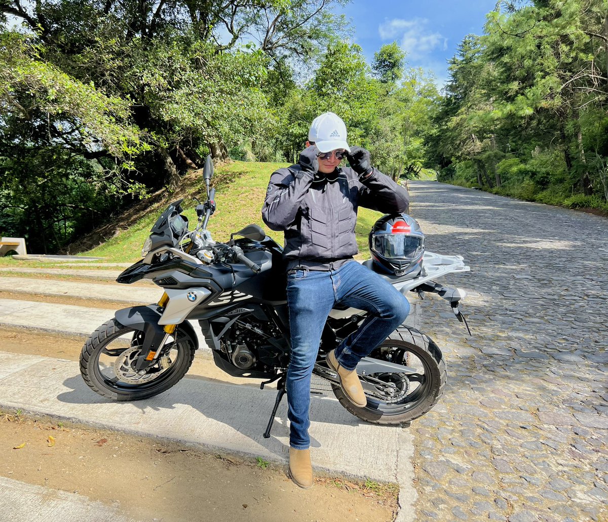 On the road 😎