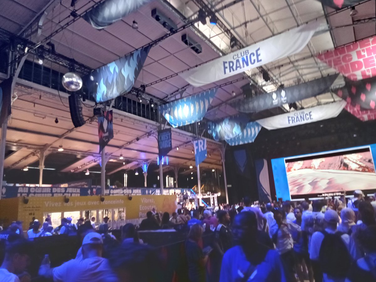 clemencefu's tweet photo. Difficile de résumer ces jours de folie dans le studio @franceinfo au #ClubFrance durant ces Jeux #PARIS2024
🤩 https://t.co/LQye6fodBi