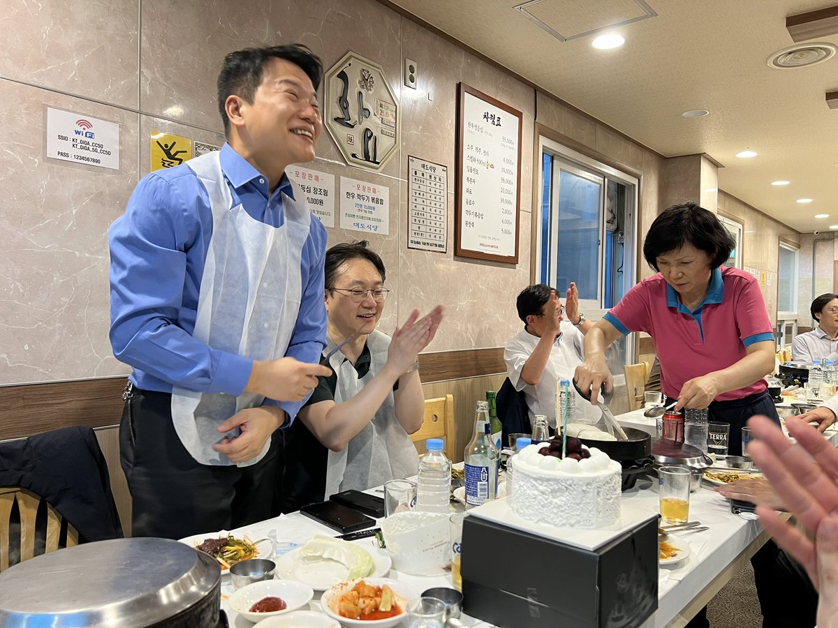 Kazumi Taguchi (@kazumi_taguchi) on Twitter photo Great catch up with Korean and Japanese Society of Endourology and Robotics here in Seoul at #WCET24!
We celebrated the birthday of Prof. Paick, KSER president 🎂 Our joint session will start at 10:30.
<a href="/JSER_official/">日本泌尿器内視鏡・ロボティクス学会</a> <a href="/Endo_Society/">Endourological Society</a> #UroSoMe Great catch up with Korean and Japanese Society of Endourology and Robotics here in Seoul at #WCET24!
We celebrated the birthday of Prof. Paick, KSER president 🎂 Our joint session will start at 10:30.
<a href="/JSER_official/">日本泌尿器内視鏡・ロボティクス学会</a> <a href="/Endo_Society/">Endourological Society</a> #UroSoMe