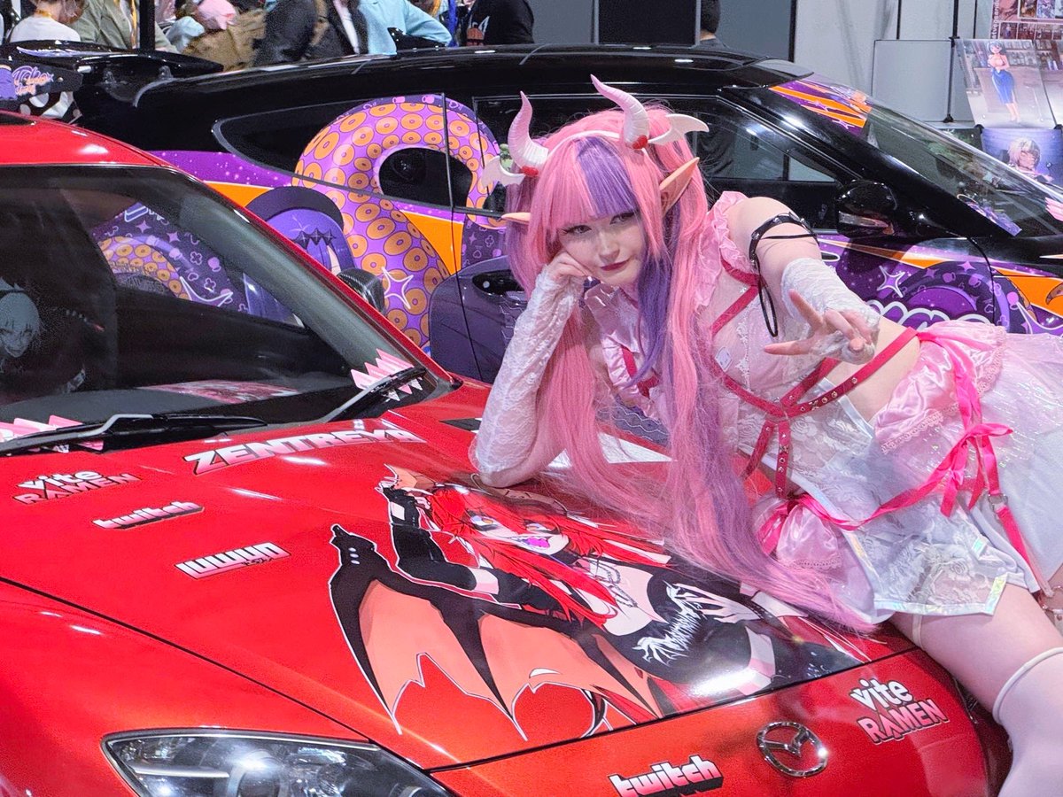 Would you trust this gremlin In the drivers seat? 😈 

Thank u <a href="/LynxVTuber/">Lynx 🏁</a> for letting me steal ur ride 😎 <a href="/zentreya/">Zentreya⚡🐲</a> 

#VtuberExpo #vtubercon #vshojo #zentreya #ironmouse #ironmouseart