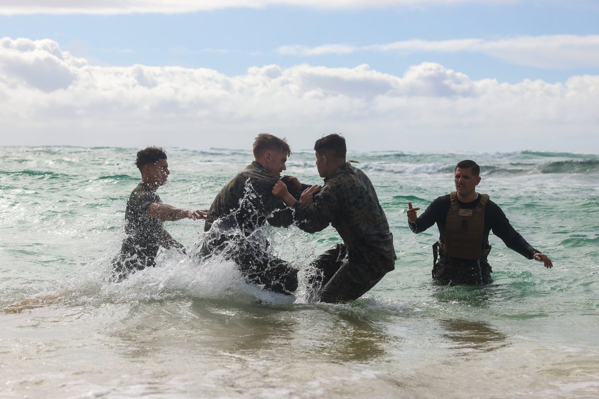 OkinawaMarines's tweet photo. #Marines with MALS-24, MAG-24, completed a culminating event in MCMAP Instructor class 104-24 at @MCB_Hawaii. Over 8 hours, they demonstrated their martial arts skills, earning the 0916 MOS as martial arts instructors.
#USMC #MCIPAC #MCMAP https://t.co/aYo4OqObpy