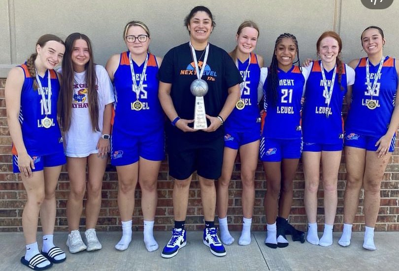That’s a wrap!! 💙🧡

After 3 years of building, growing, and, trusting the process our 2025s played together for the last time this past weekend. 

They helped lead our group to an incredible summer: 

✅ 35-9 record 
✅ Team Averages: 17.8 asts | 37 rebs | 8.7 stls per game 
✅
