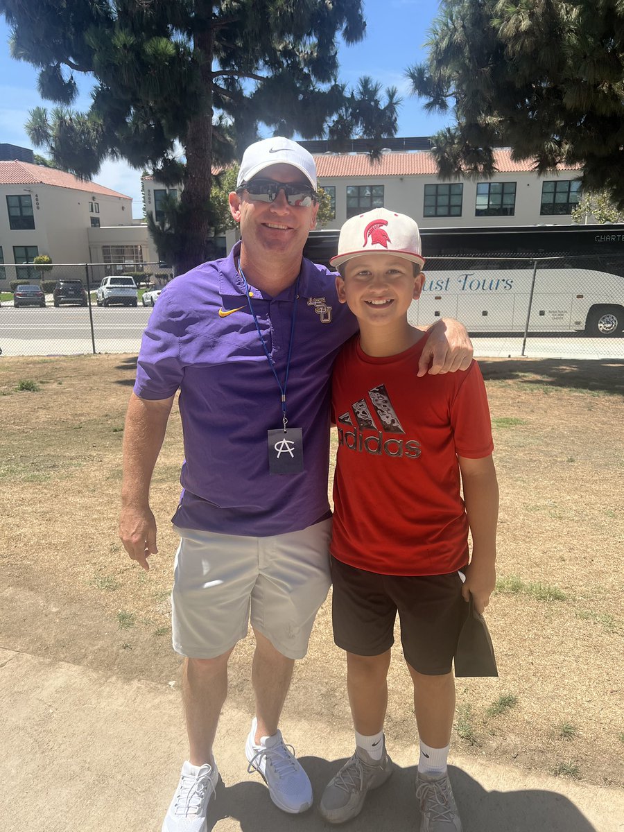Excited to meet <a href="/LSUCoachJ/">Jay Johnson</a> at the #areacodegames today!
<a href="/AdamHeis6/">Adam Heisler</a>