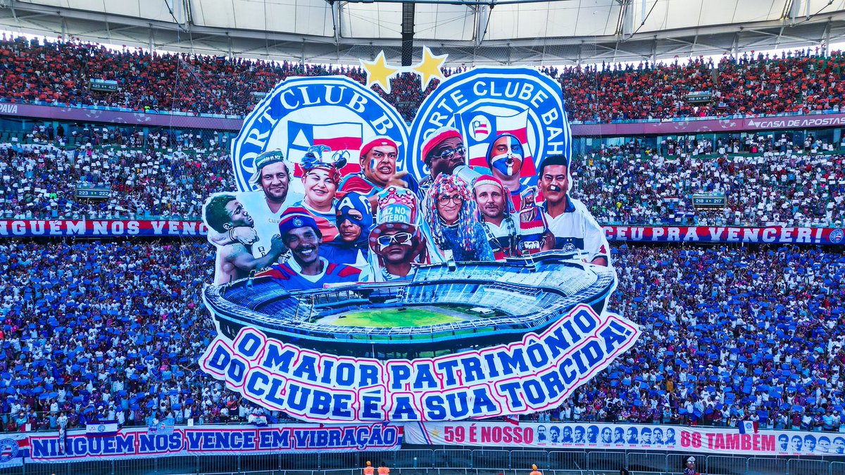 cavalinhobahiia's tweet photo. Vc pode não gostar, vc pode ser contra (o que é normal), mas HOJE a Bamor fez algo FANTÁSTICO na Fonte Nova. 

“O vínculo entre um torcedor e seu clube do coração é algo profundo e quase inexplicável. Não se trata apenas de seguir um time, mas de viver intensamente cada momento, seja ele de alegria ou de tristeza. Desde o grito de gol até as lágrimas de uma derrota dolorosa, o torcedor se vê refletido nas cores e no emblema que escolheu defender. Essa relação transcende o campo, tornando-se parte da identidade e das histórias pessoais de cada um.”

A @BamorNovaEra está de PARABÉNS pelo que fez antes, durante e dps do jogo. Sensacional esse mosaico 3D representando nosso povo e nossa torcida.