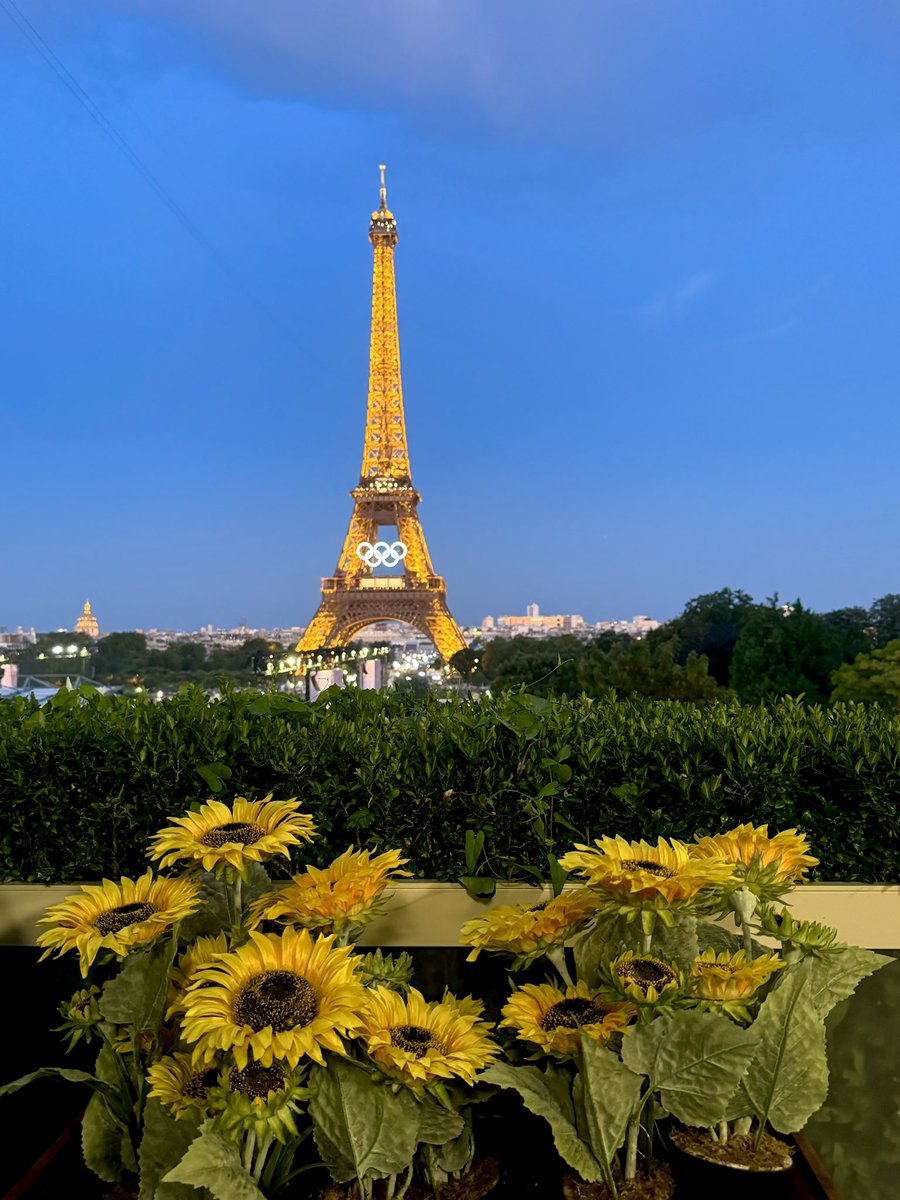 jimmyfallon's tweet photo. Merci Paris. @NBCOlympics #JimmyInParis #ParisOlympics https://t.co/ytvDcOBS3a