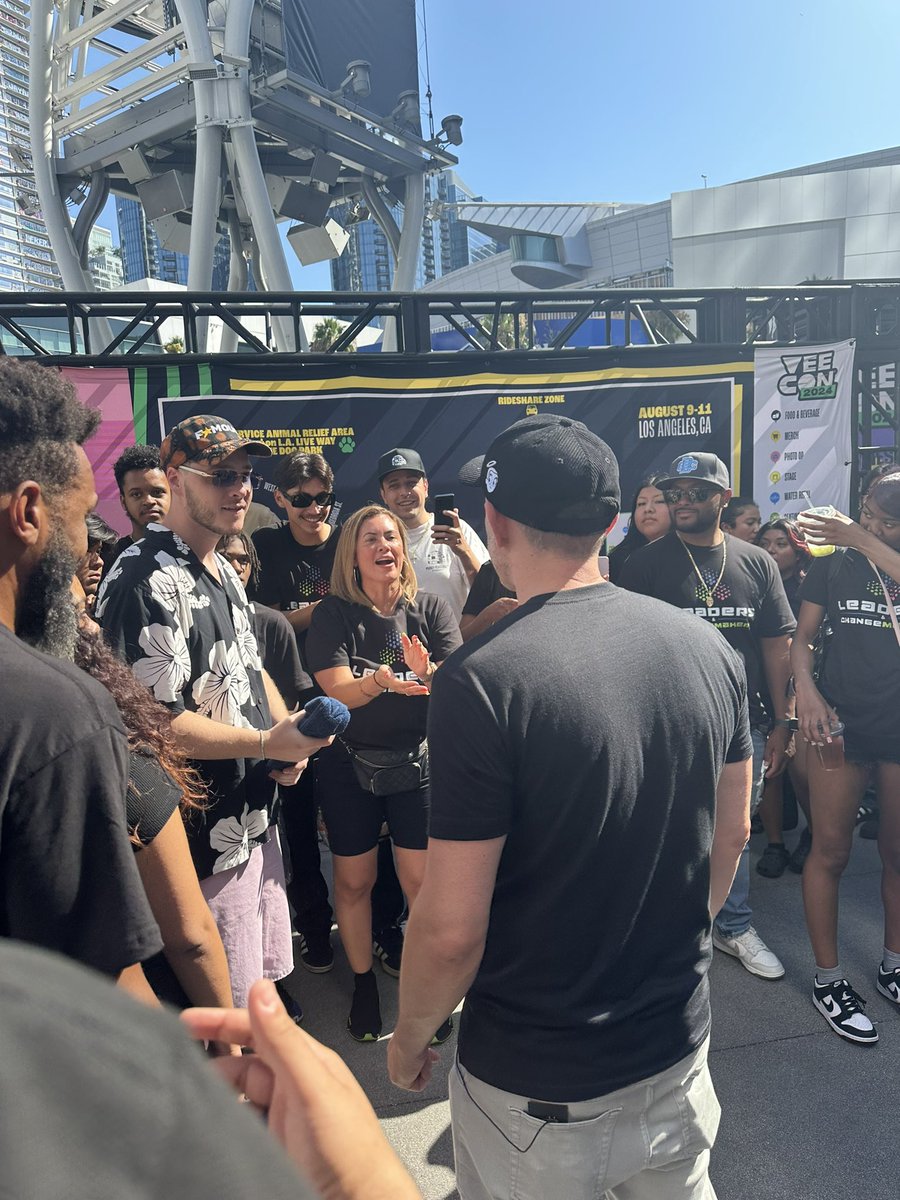 4evaFamouss's tweet image. VeeCon 24’

Honored is an understatement.. we doubled the number of students from last year… Uncle @garyvee remember the name “Famous” he’s confirmed still Jealous..

&amp;amp; he’ll willing to check an email out about @BoredMunchies for a full product sponsor next year.. stay tune❗️🤙🏻