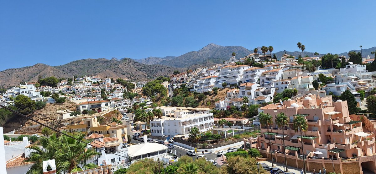 manolcan's tweet photo. Burriana #Nerja #Fotopostales https://t.co/MF7GrPuNBQ