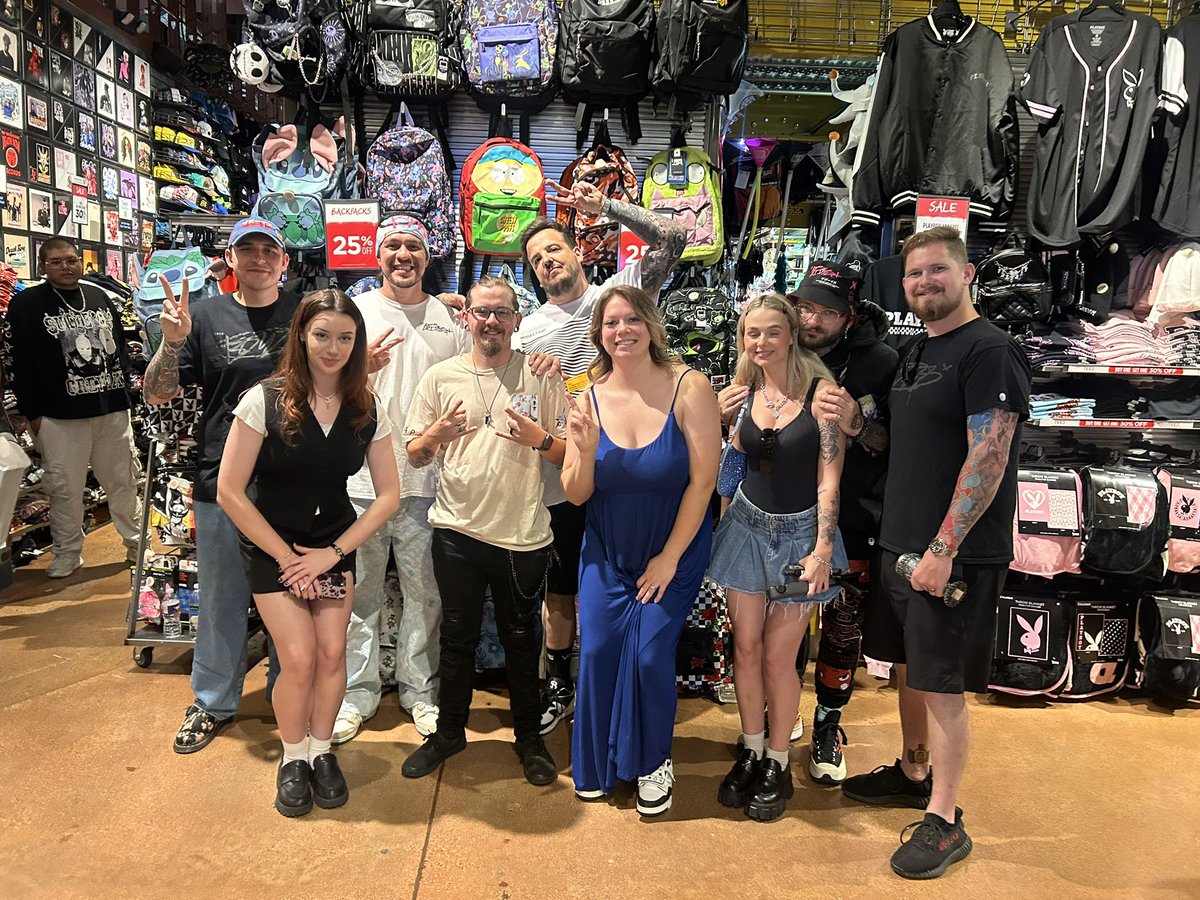 _Rii0s_'s tweet photo. Met some of the realest and most amazing guys today. I can’t thank @yeptheboys @sauceddie @YourNarrator1 @joshdub @juicyfruitsnacc @mully for changing my life and being amazing people https://t.co/AjmOikPD5J