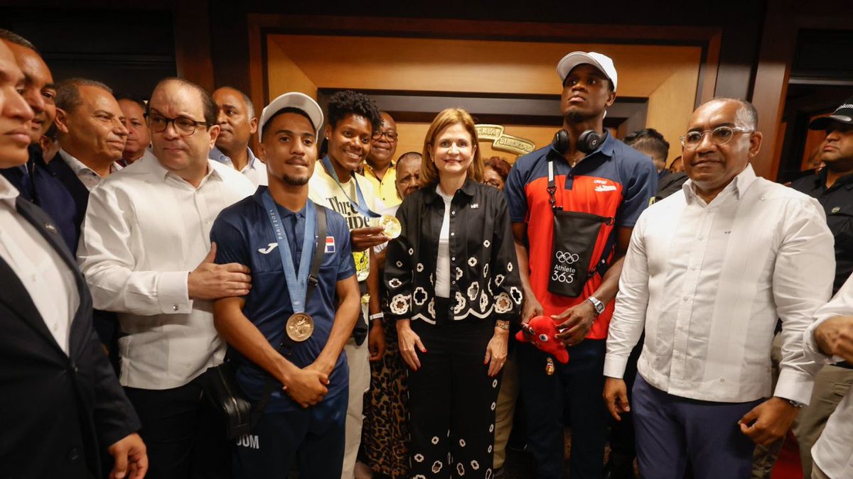 SIN24Horas's tweet image. Boxeadores Yunior Alcántara y Cristian Pinales llegan a la República Dominicana. #NoticiasSIN #MedallistasOlímpicos #Boxeadores 

Más detalles en nuestro periódico noticiassin.com

noticiassin.com/boxeadores-yun…