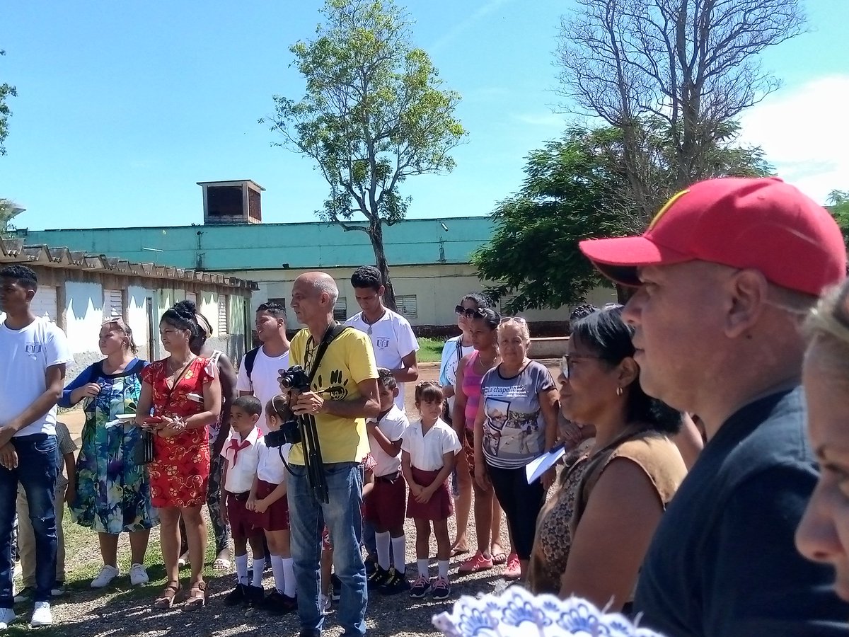 RamonGomezMedi4's tweet photo. Inaugurados nuevos servicios en matanzas. Con gran agrado pobladores acogen nueva Casita infantil Maceitos del futuro.
@mariofsabines 
#GenteQueSuma
#MatancerosEnVictoria https://t.co/RRwel4AsPK