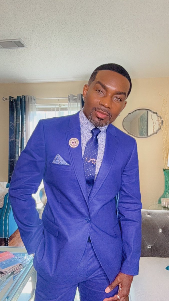KINGMARQBEE's tweet photo. GRWM “Linen Suit Sunday”“#atlstylist . #fyp #viralvideo #albanygeorgia #atlanta #blackmen #blackmenwithstyle #mensfashion #mensgrooming #menstyle #hbcu #hbcugrad #mensfashiontips #menswear #menstyleguide #kappaalphapsi #WeekendVibes #airportoutfit #fashioninspo #OOTD #grwm https://t.co/426TfE5jxv