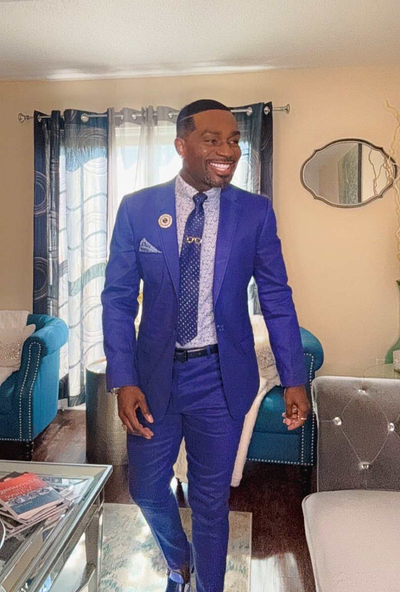 KINGMARQBEE's tweet photo. GRWM “Linen Suit Sunday”“#atlstylist . #fyp #viralvideo #albanygeorgia #atlanta #blackmen #blackmenwithstyle #mensfashion #mensgrooming #menstyle #hbcu #hbcugrad #mensfashiontips #menswear #menstyleguide #kappaalphapsi #WeekendVibes #airportoutfit #fashioninspo #OOTD #grwm https://t.co/426TfE5jxv