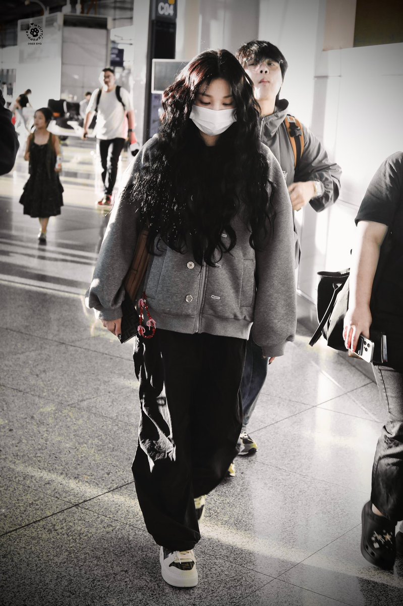 240812 PEK🛫
🍥

#우기 #宋雨琦 #YUQI #GIDLE #여자아이들