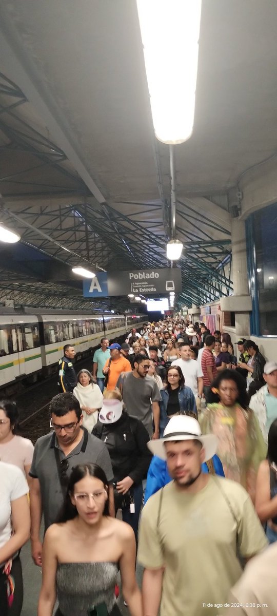 darwinyusef's tweet photo. @sttmed @metrodemedellin Demasiados usuarios afectados #metro @sttmed https://t.co/Lx8LLrkOE1