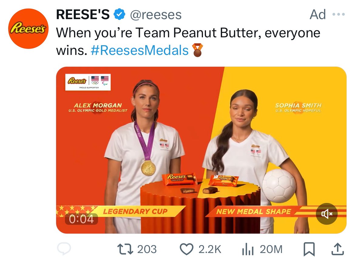 aportillocomedy's tweet photo. @SarahSpain Lol this was in my feed 3 spots down from this post https://t.co/1fR0E3KeUH