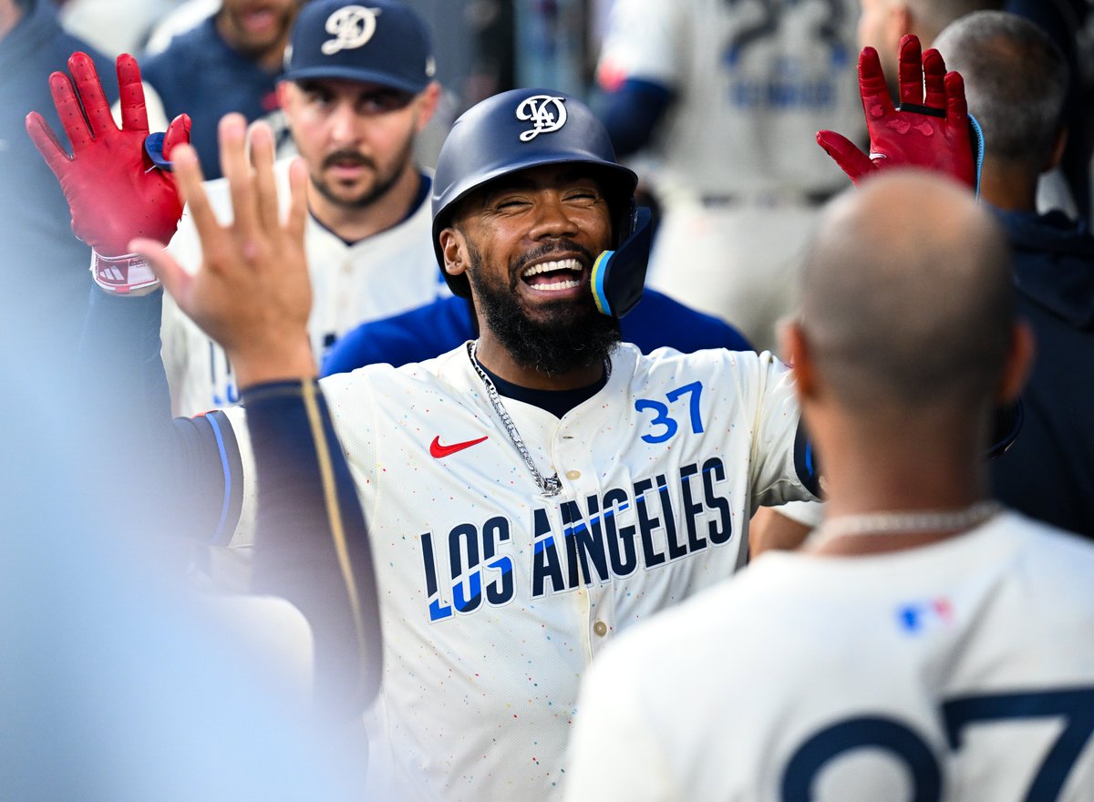 noahcamras's tweet photo. Teoscar Hernández signed a one-year deal with the Dodgers this offseason to reset his market. His stats:

.275/.339/.511
26 HR
79 RBI
26 2B
.850 OPS

He was an All-Star, became the first Dodger to win the Home Run Derby and has been the team's most clutch player.

Extend him now. https://t.co/Mq9wedLXbN