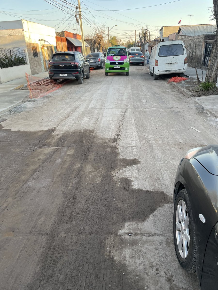 chitoramones's tweet photo. Agradecemos la reparación de las veredas realizadas por la @munielbosque en la comuna , pero el trabajo debe quedar limpio , hoy la situación de las calles de la Pob. El sauce es impresentable. Gente de esfuerzo que no merece la suciedad que dejaron los trabajos @manuelzunigaok https://t.co/7PIkvbLtCG