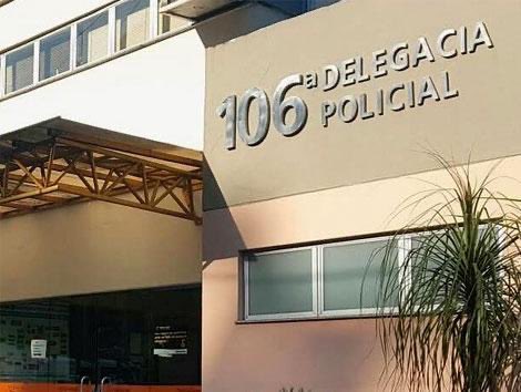 PCERJ's tweet photo. #106DP apreende carro de luxo e moto que seriam rifados de forma ilegal em Itaipava, na Região Serrana do #RJ. Os veículos faziam parte de um esquema de jogos de azar e eram oferecidos por uma rifa, nas redes sociais.
Confira 👉 https://t.co/YQKxKogpZt https://t.co/VEpuuVCgH5