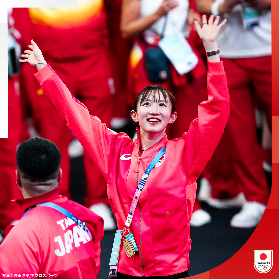 パリ2024オリンピック #閉会式

#TEAMJAPAN の旗手は
#北口榛花 選手(陸上競技)
#Shigekix (#半井重幸) 選手(ブレイキン)
が務めました！

選手たちはリラックスした表情で閉会式に登場しました👏

#パリ2024 #オリンピック
#一歩踏み出す勇気を
#がんばれニッポン