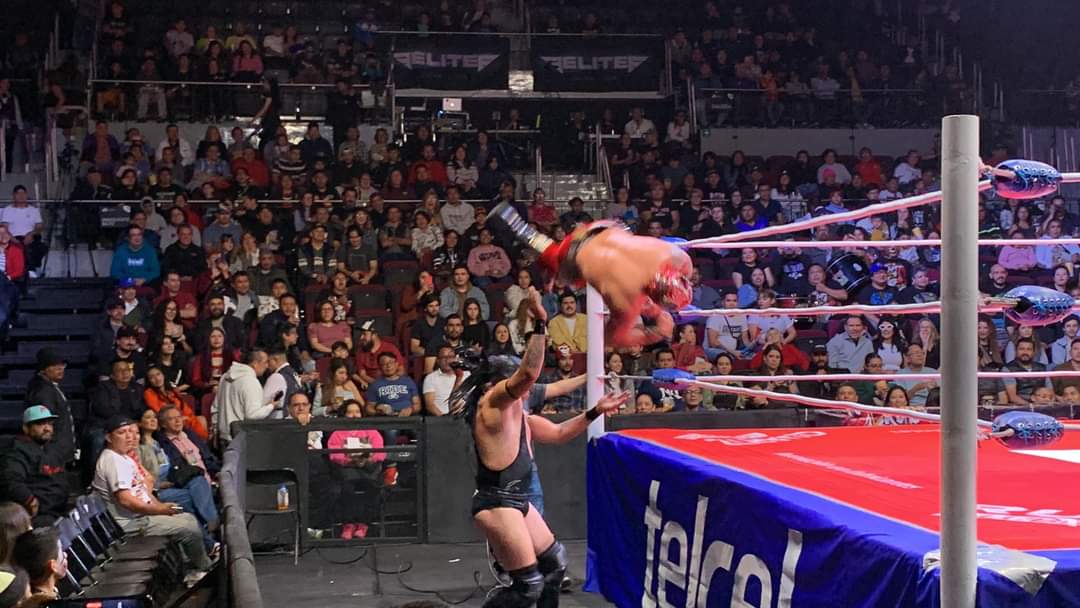 LaTijeraLucha's tweet image. Los #Rebeldes #Forneo y #ToritoNegroJr se llevan la lucha de regalo en el #FrontónMexico en la segunda presentación del regreso de #LuchaLibreElite, derrotando a #Mexica y #Olmeca en un candente duelo de relevos sencillos...
#latijeraluchalibre