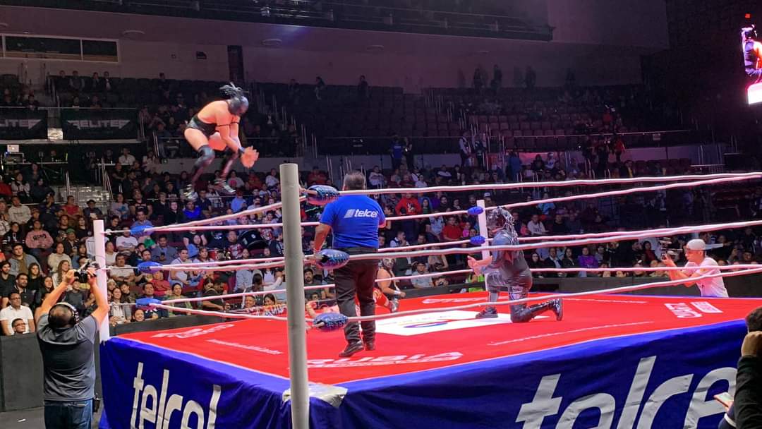 LaTijeraLucha's tweet image. Los #Rebeldes #Forneo y #ToritoNegroJr se llevan la lucha de regalo en el #FrontónMexico en la segunda presentación del regreso de #LuchaLibreElite, derrotando a #Mexica y #Olmeca en un candente duelo de relevos sencillos...
#latijeraluchalibre