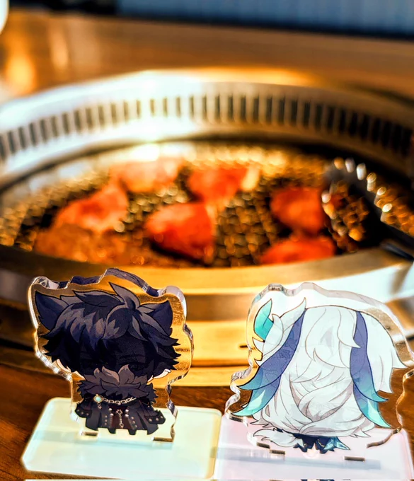 きびこさんさんとずっと行きたかったモノノ怪の映画ご一緒していただいて美味しいもの巡りして遊んでいただいて楽しかった〜 kmyさん薬売りも最高だった…写真はに喜ぶ可愛い若人達と焼けるを見守るリ殿とヌ