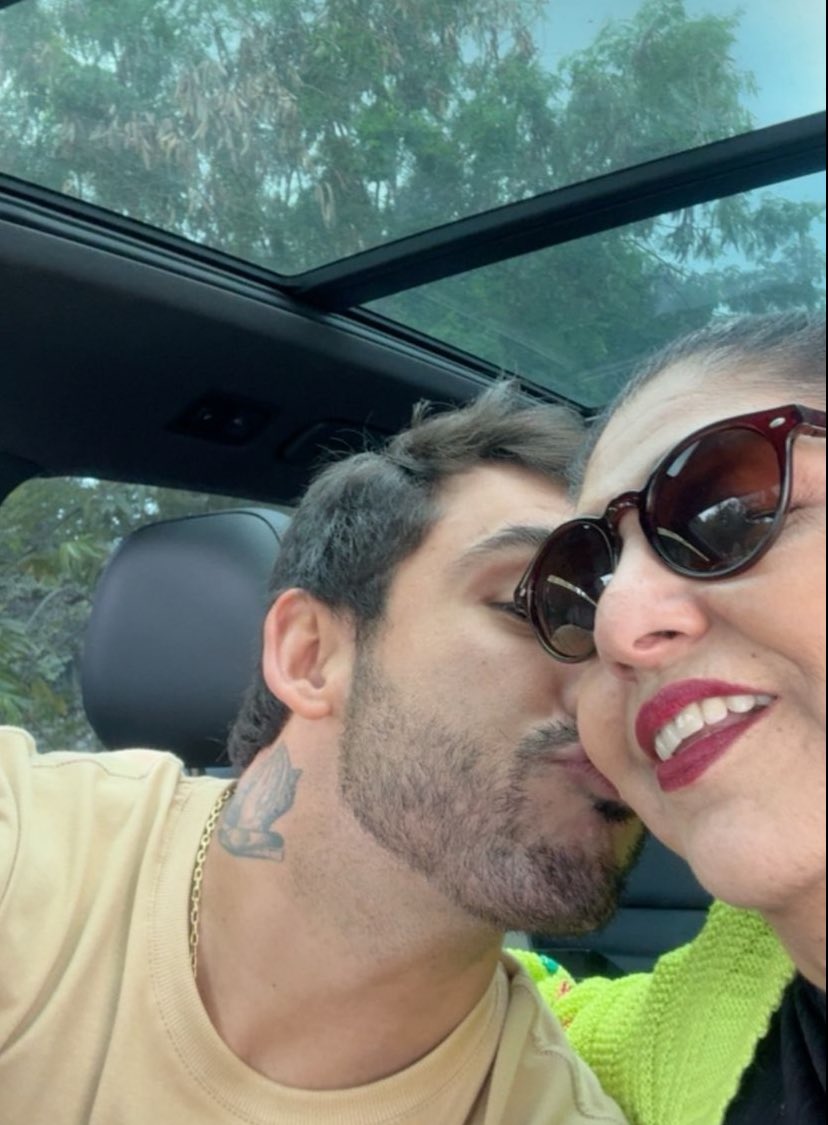 Eu e você. Você e eu 🔒♥️

Mãe, pai, melhor amiga. Minha vida, te amo ♥️

Você é minha referência!

Aproveitar e desejar um feliz dia dos pais pra geral 🫶🏽