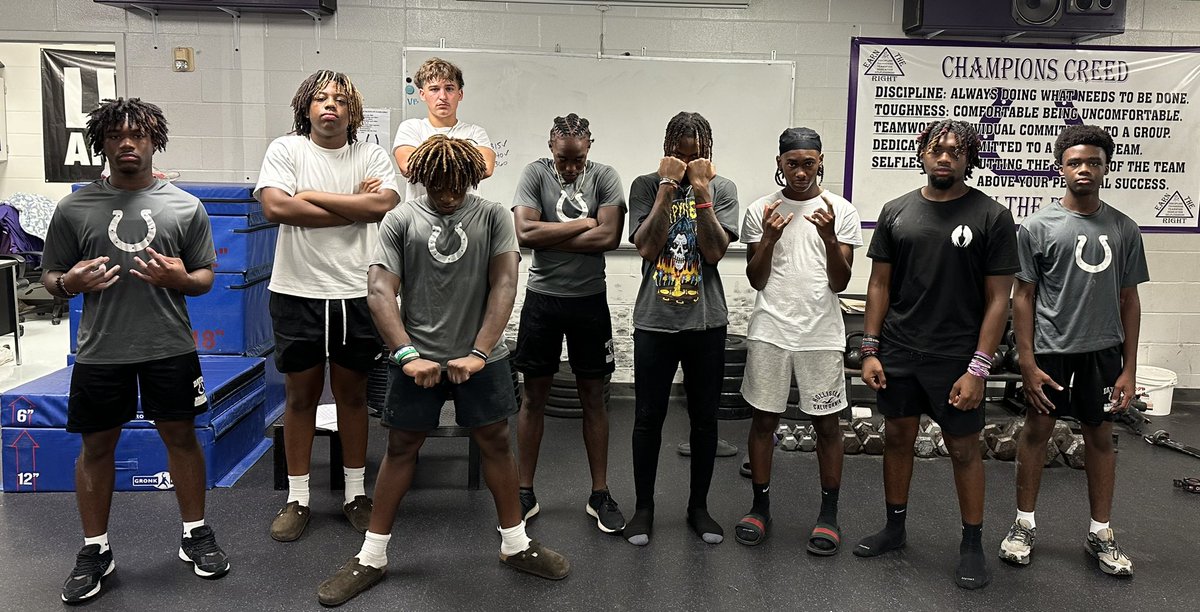 bj_whitehead's tweet photo. Sunday Crew’s Back to School pump session!!! #barsloaded #daytonbarbellclub #allgasnobrakes #EATTNT #TTFS
@KiranSimon10 @MarcusJamesIII @lanemitchell02 @2xtimesmj @jaleel_kendrick @AshantiAllenjr2 @Braeden_White6 https://t.co/OTxdn35hZo