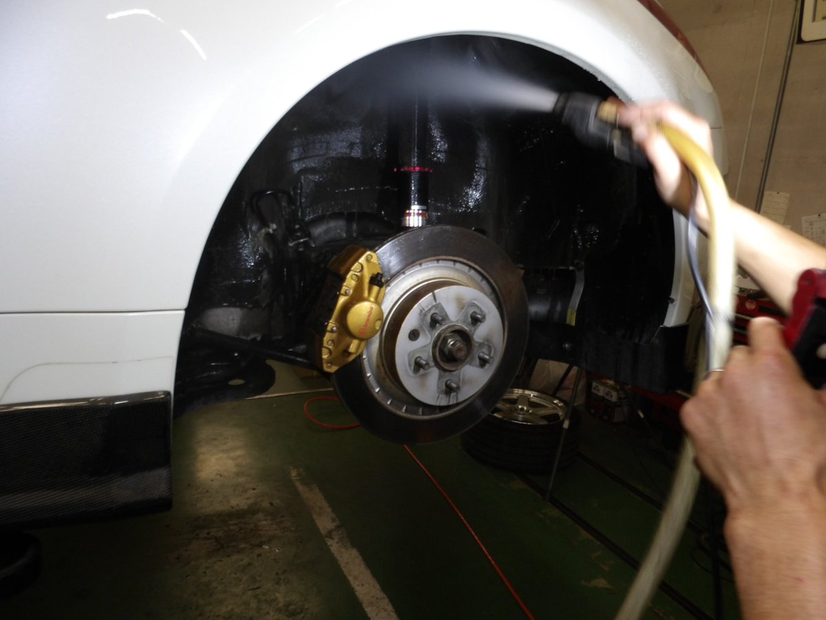 MANABOON_SNS's tweet photo. ブレーキフルード・クーラントの交換と下廻りの洗浄です🛠
#manaboon #fairladyz #z33 #z33nation #z33life #nismo #zociety #z33society #titanium #recaro #motys #tein #daytona https://t.co/oKM4zjGvGf