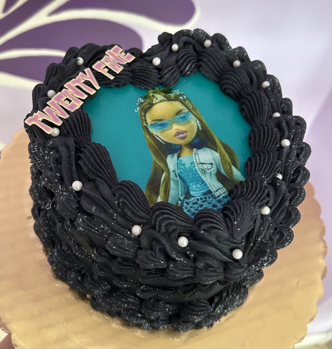 lavcupcakery's tweet photo. #bratsummer #bratzcake https://t.co/DtB148itHd