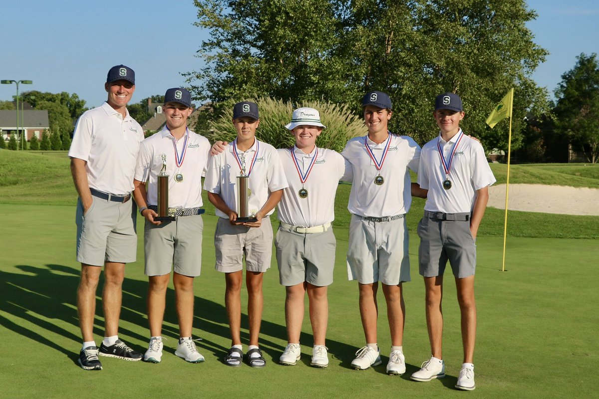 SODragonsGolf's tweet photo. Back-to-back in Bardstown! Dragons Golf sets a new school record with a 10-under, 278 at the Bethlehem Invitational. Griffin Barke wins by 6 after dropping 10 birdies en route to a 9-under, 63! These guys are good! @SOHSDragons @OldhamEraSports https://t.co/JZAS6Ok4oB
