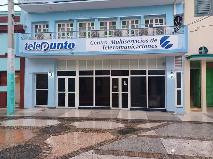 BayamoComercial's tweet photo. Comercial Bayamo apuesta por el camino de la #TransformacionDigital y atiende con placer a quienes llegan solicitando la Contratación del #PagoEnLinea por #CodigosQR para mejor gestión de su comercio.
#GenteQueSuma
#EtecsaTeAcompaña
#bancarizacion
@ETECSAGranma https://t.co/8k7lKcmNRc