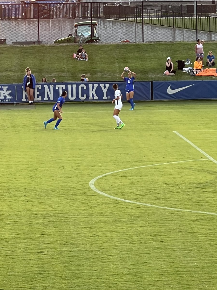 johnpleggett's tweet photo. @EmersonAndrews8 Great first game for UK! Well done! And I met your dad briefly after the game. From Lake Highlnds and an early Solar player here. Keep going! https://t.co/Myn8Mx6HBD
