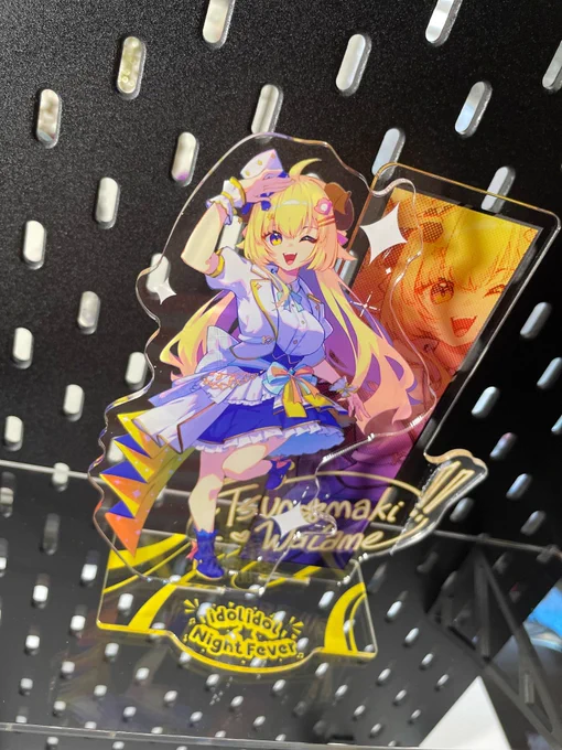 My Ina Violet and Watame IDOL acrylic dioramas  I'm so happy with how they turned out 