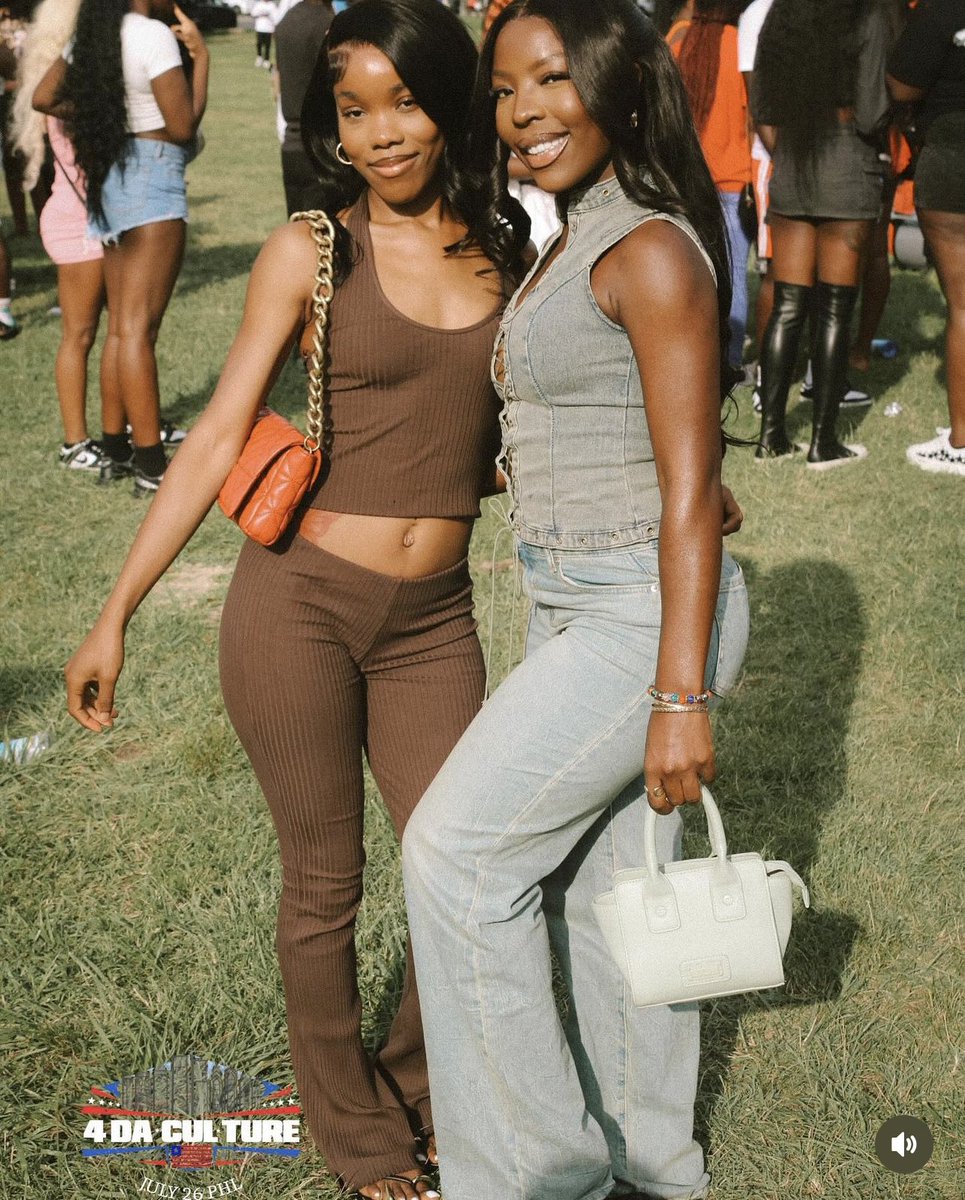 LiberianHotties's tweet photo. Liberian girls    >>>>>>>>
🇱🇷🇱🇷😍😍 https://t.co/pnaMnfrbBo