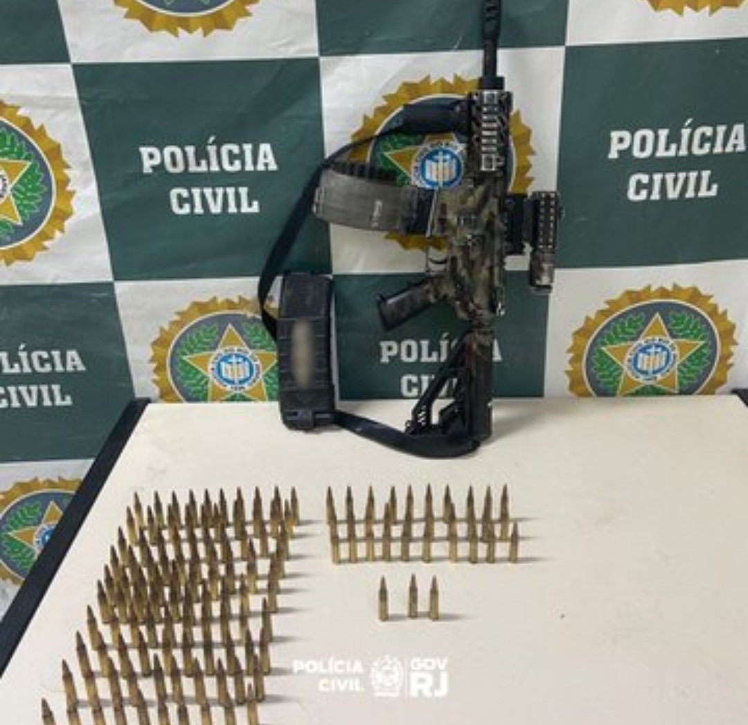 NotciasRio1's tweet photo. #60DP realizou operação, em conjunto com a #PM, para recuperar uma carga de carne na comunidade Barro 3, em Duque de Caxias, na Baixada Fluminense.
Em uma área de mata, um fuzil, dois carregadores e 133 munições foram apreendidos. https://t.co/LHuySOTkMI