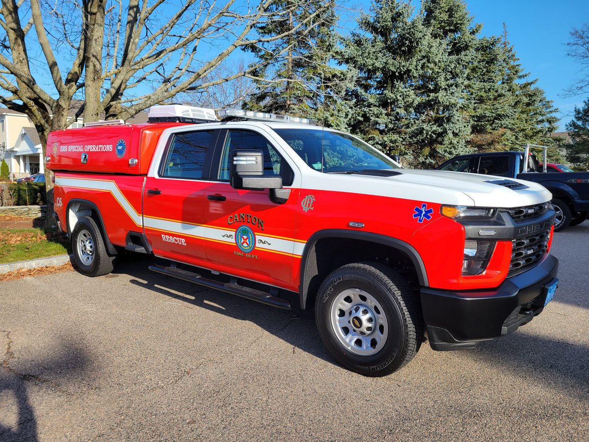 cantonfire1580's tweet photo. Today, Canton's FTP responded to  Brockton FD and Brewster Ambulance. A patient suffered a traumatic arm injury. A tourniquet was applied, 2 units of blood transfused, and surgical intervention saved not only the limb but saved the patients life!! Great interagency work!! https://t.co/28lEY2wLS0