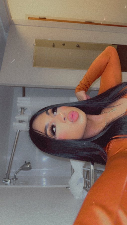 thereal_diannaa's tweet photo. Muahssss🫦 #latina #orange #minklashes https://t.co/lmvkpLdIXC