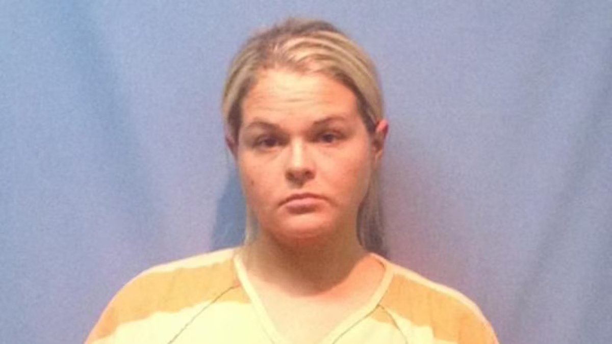 FloridaManGreg's tweet photo. @MomsPostingLs She was convicted almost 10 years ago. This was after 9 months in jail, guess it takes a toll on ya 🤣 https://t.co/ssdkxYGPiy