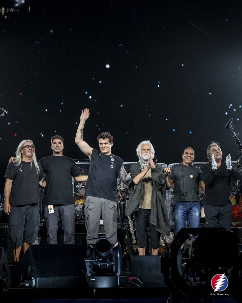 Bobby Weir tweet media