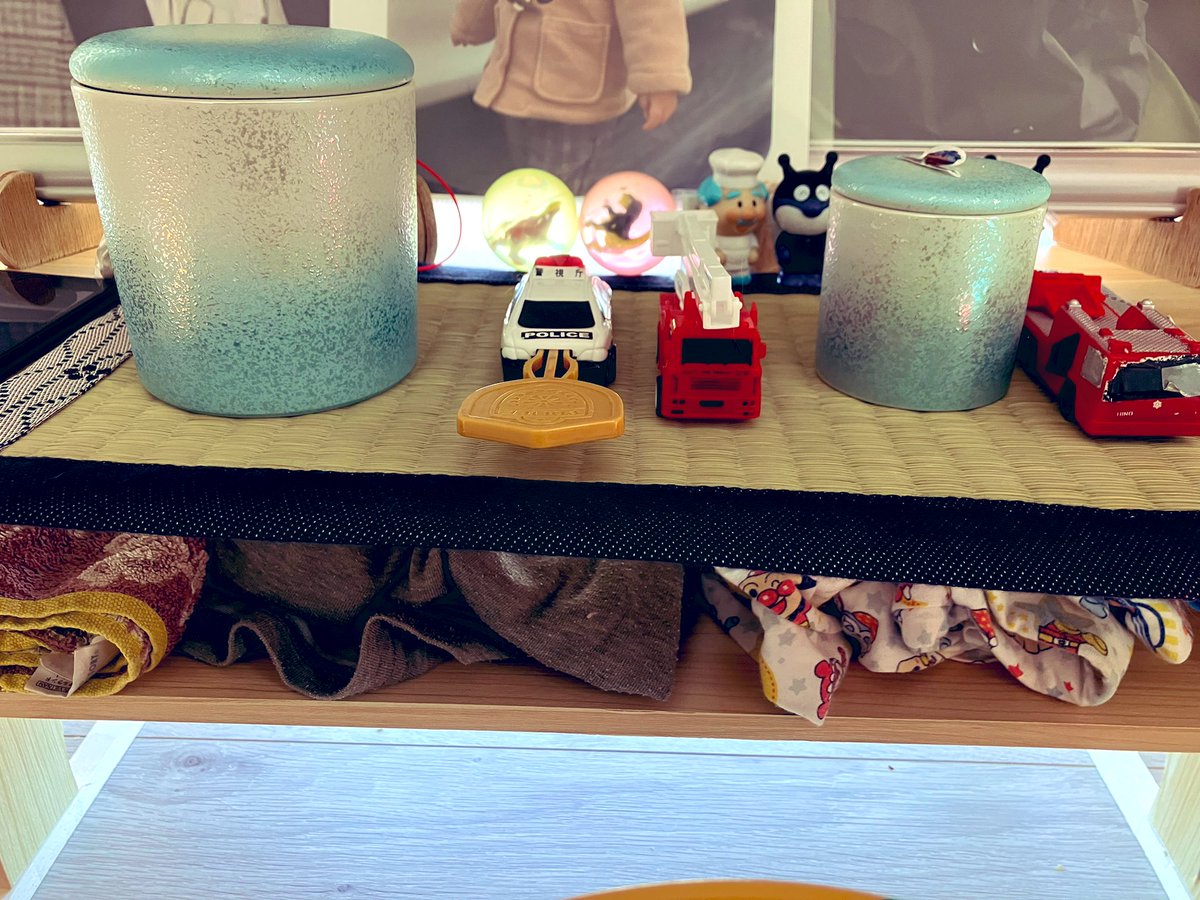 pyon_______'s tweet photo. 夫と息子です。加害者の方、見ていますか。
私は毎朝この2人に挨拶をしています。
法定速度で走っていれば今も私の横に居てくれた人達です。スピードを守らなかった加害者があの場所に居たせいで私の世界が死にました。 https://t.co/mHcGFVtmd4